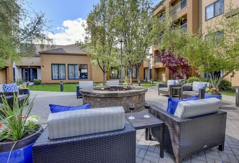 בית מלון כפרי Courtyard Boise Downtown