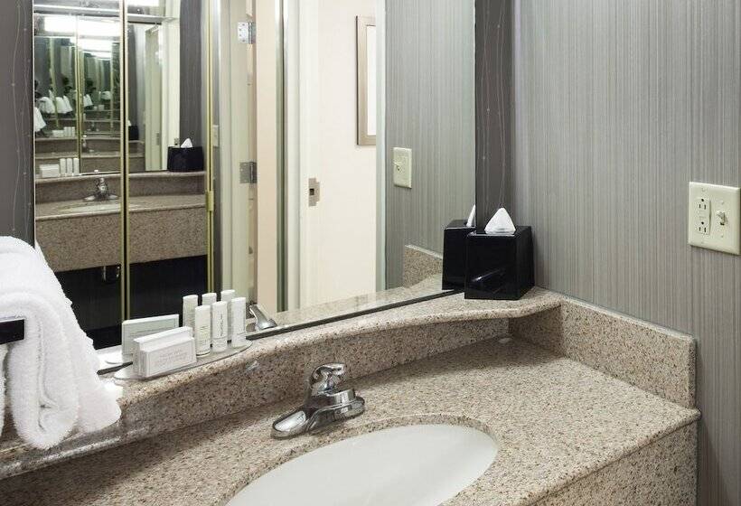 هتل Courtyard By Marriott Charlottesville   University Medical Center