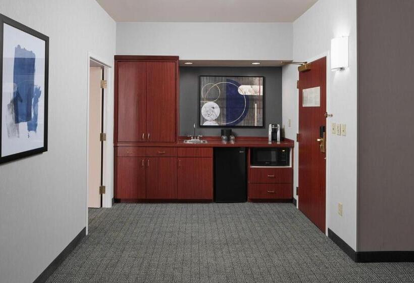 هتل Courtyard By Marriott Charlottesville   University Medical Center