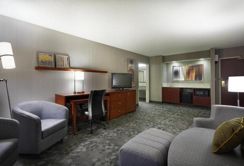Отель Courtyard Chicago St. Charles
