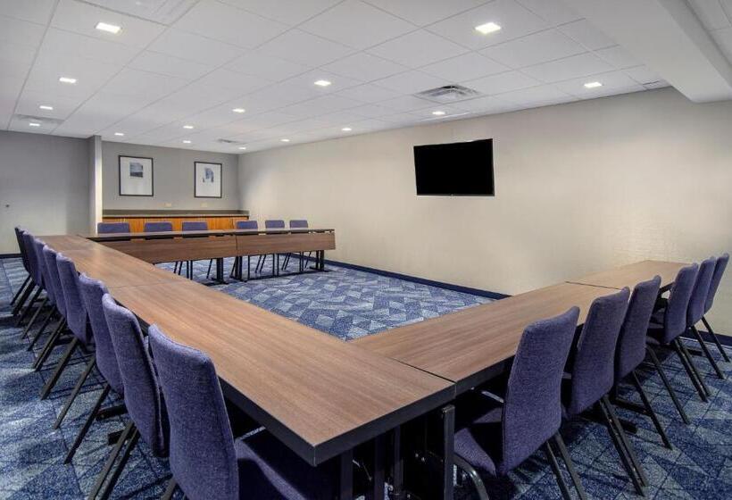 هتل Courtyard By Marriott Cincinnati Airport