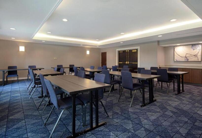هتل Courtyard By Marriott Cincinnati Airport