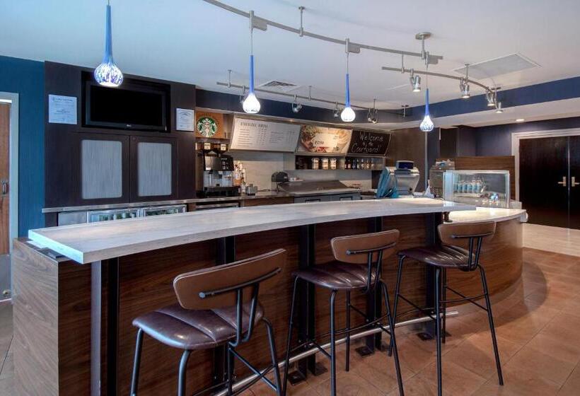 هتل Courtyard By Marriott Cincinnati Airport