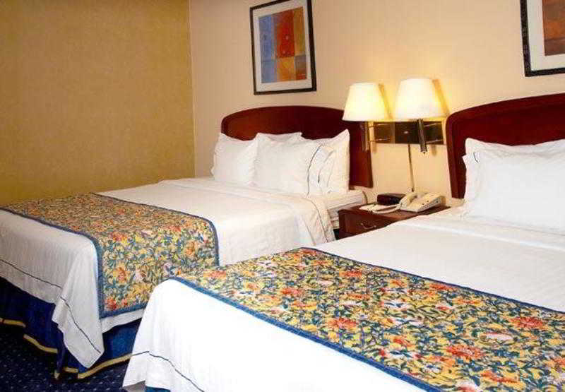 هتل Courtyard Dallas Addison Quorum Drive