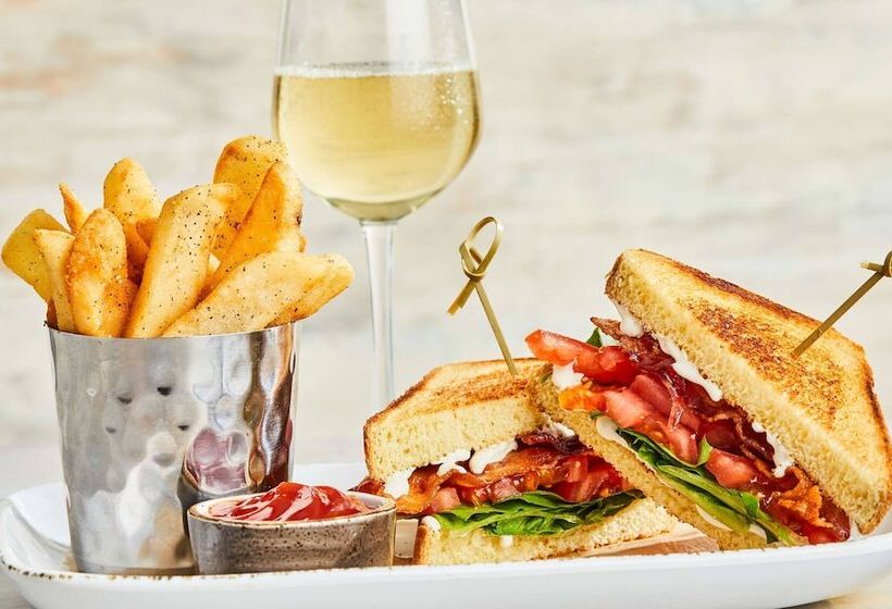 هتل Courtyard Dallas Addison Quorum Drive