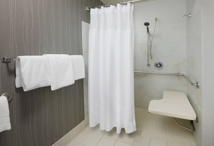 هتل Courtyard Dallas Addison Quorum Drive