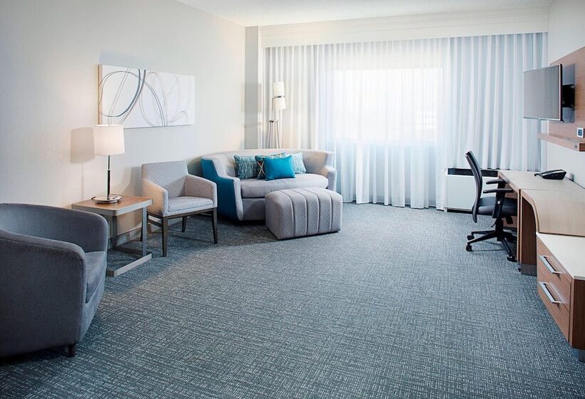 هتل Courtyard Dallas Addison Quorum Drive