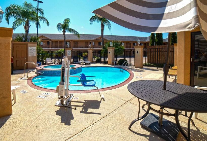 هتل Econo Lodge Inn & Suites Corpus Christi