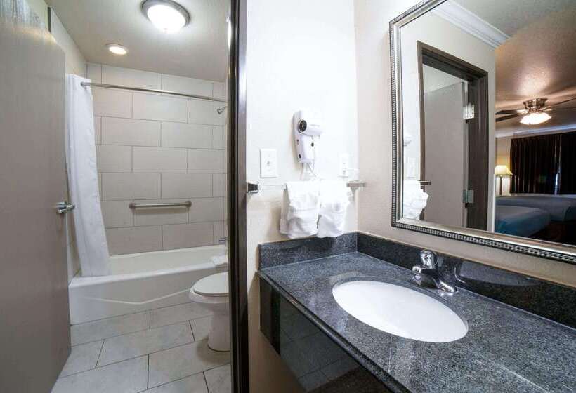 هتل Econo Lodge Inn & Suites Corpus Christi