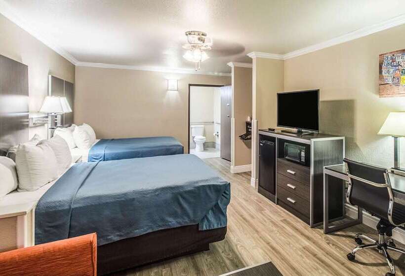 هتل Econo Lodge Inn & Suites Corpus Christi