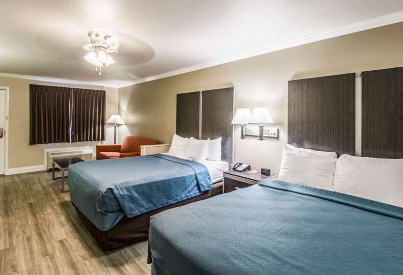 هتل Econo Lodge Inn & Suites Corpus Christi