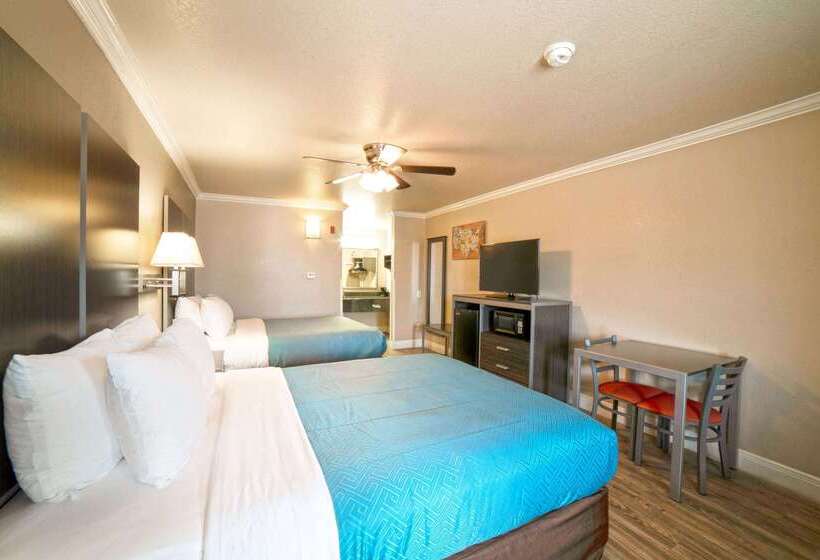 هتل Econo Lodge Inn & Suites Corpus Christi