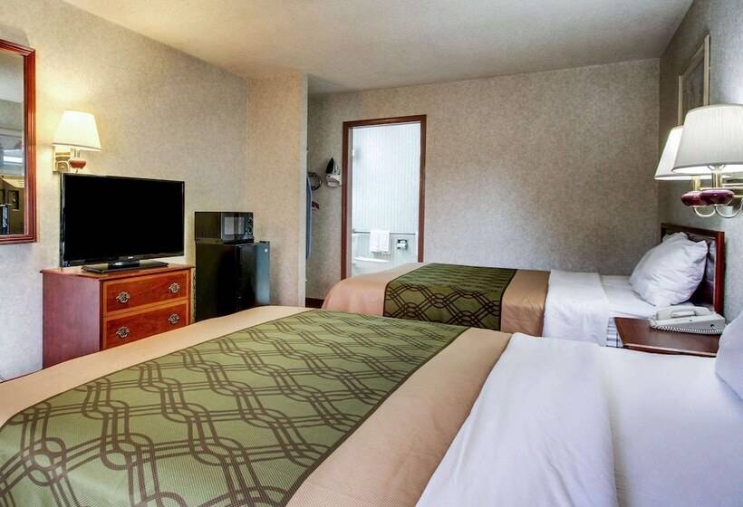 فندق Econo Lodge Inn And Suites