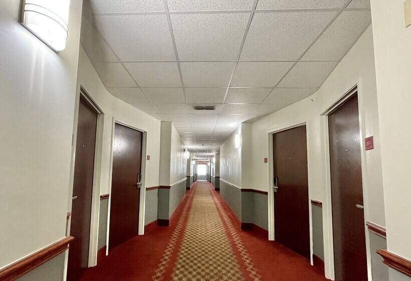 هتل Fairbridge Inn & Suites Cleburne
