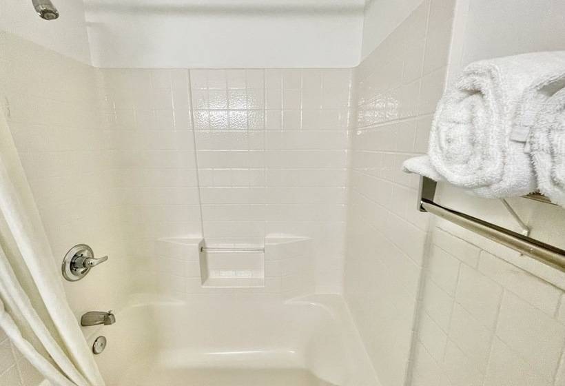 هتل Fairbridge Inn & Suites Cleburne