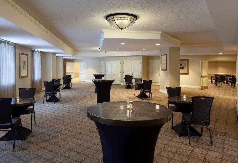 هتل Hilton Alexandria Old Town