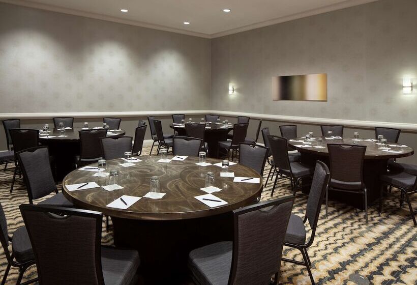 هتل Hilton Alexandria Old Town