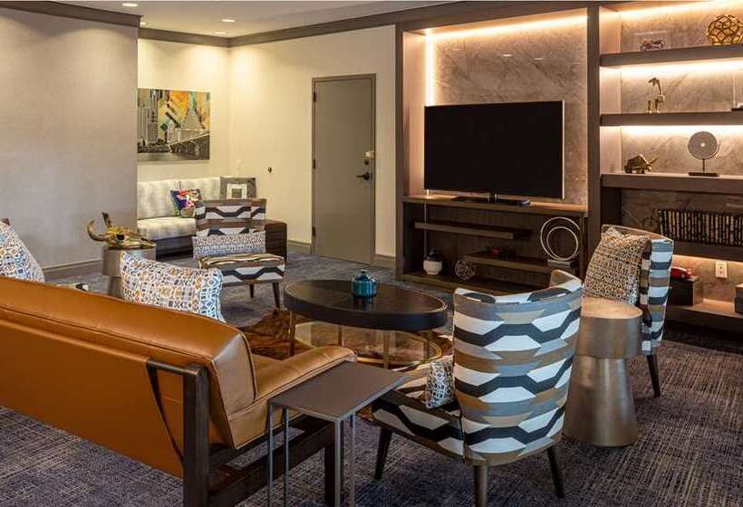 هتل Hilton Austin Airport