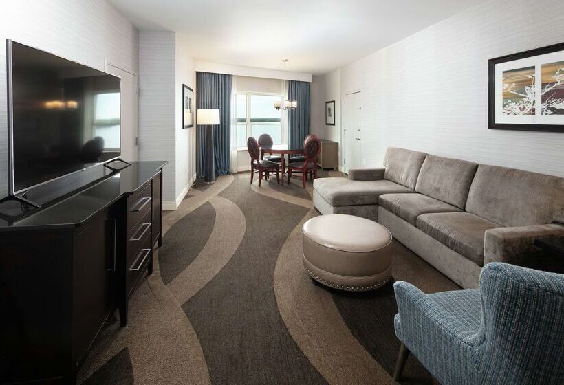 هتل Hilton Madison Monona Terrace