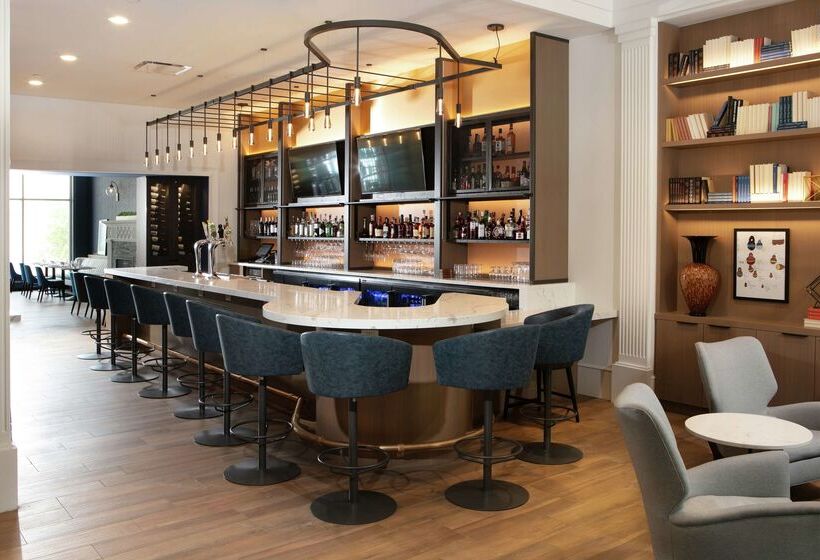 هتل Hilton Madison Monona Terrace