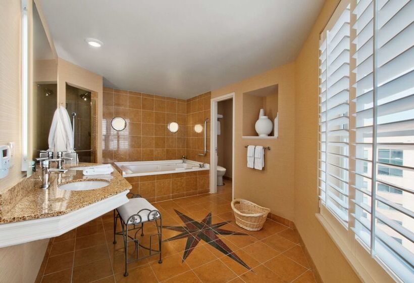 هتل Hilton Madison Monona Terrace