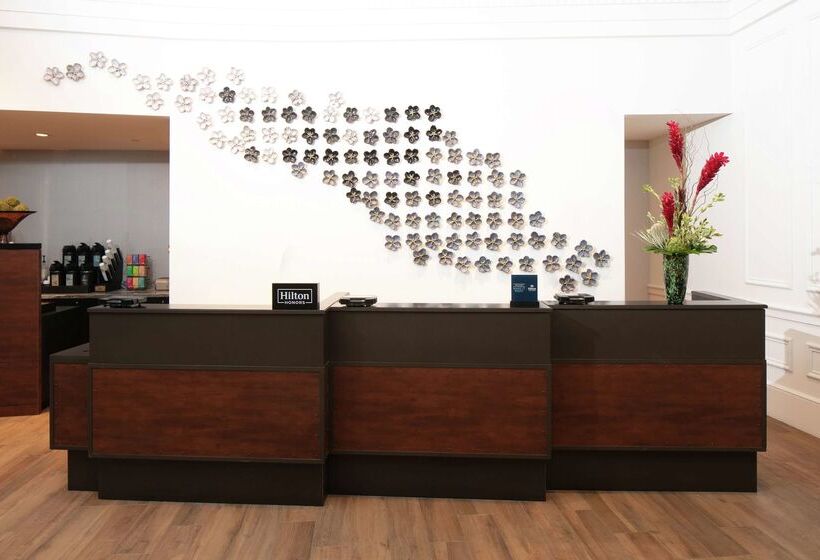 هتل Hilton Madison Monona Terrace