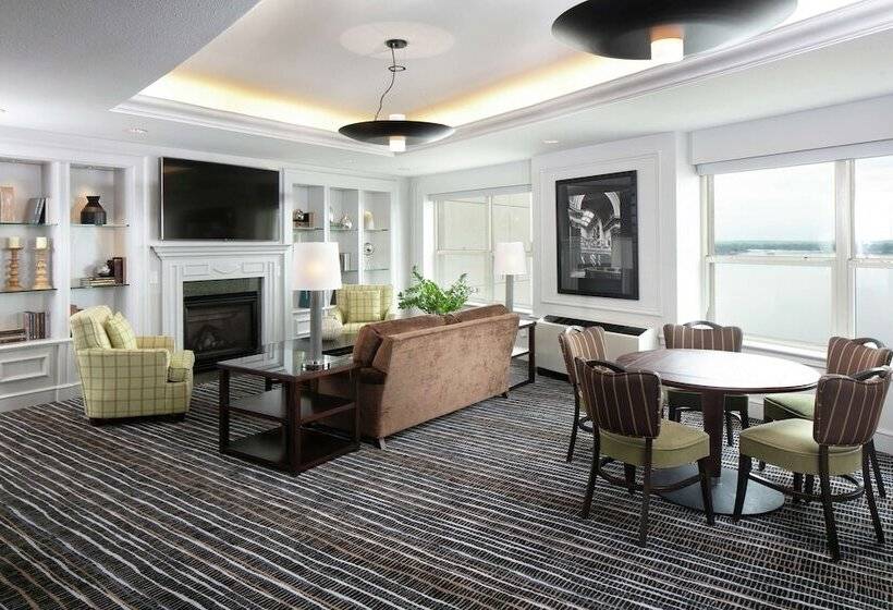 هتل Hilton Madison Monona Terrace