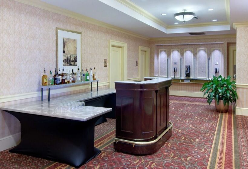 هتل Hilton Madison Monona Terrace