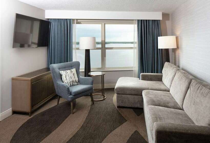 هتل Hilton Madison Monona Terrace