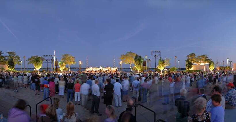 هتل Hilton Madison Monona Terrace