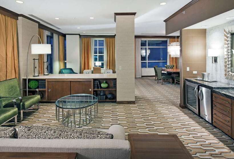 هتل Hilton Omaha