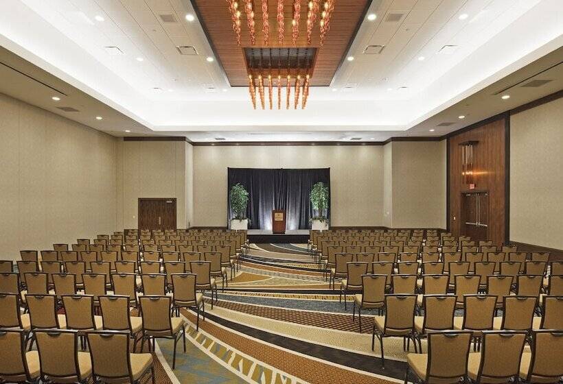 هتل Hilton Omaha