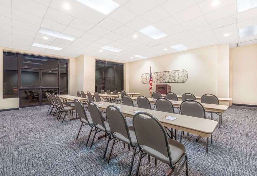 هتل Elevation Inn & Suites, Trademark Collection By Wyndham