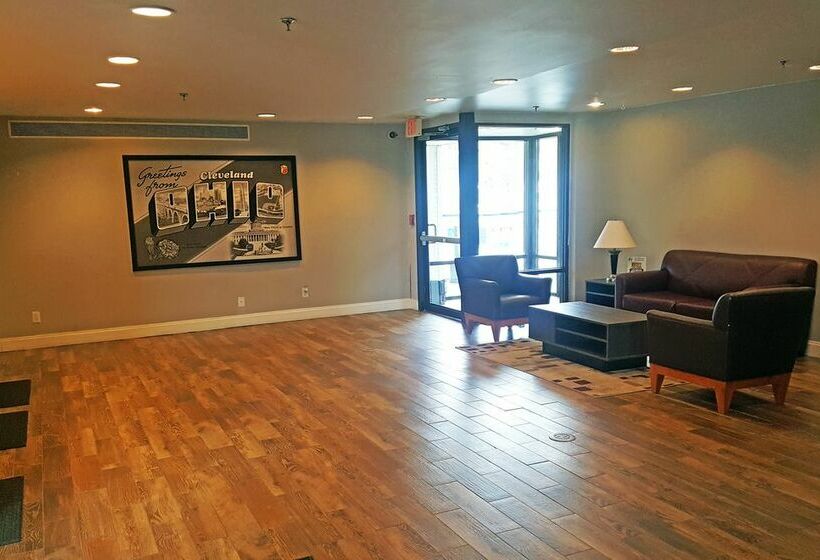 فندق Super 8 By Wyndham Brook Park/cleveland