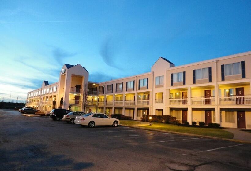 فندق Super 8 By Wyndham Brook Park/cleveland