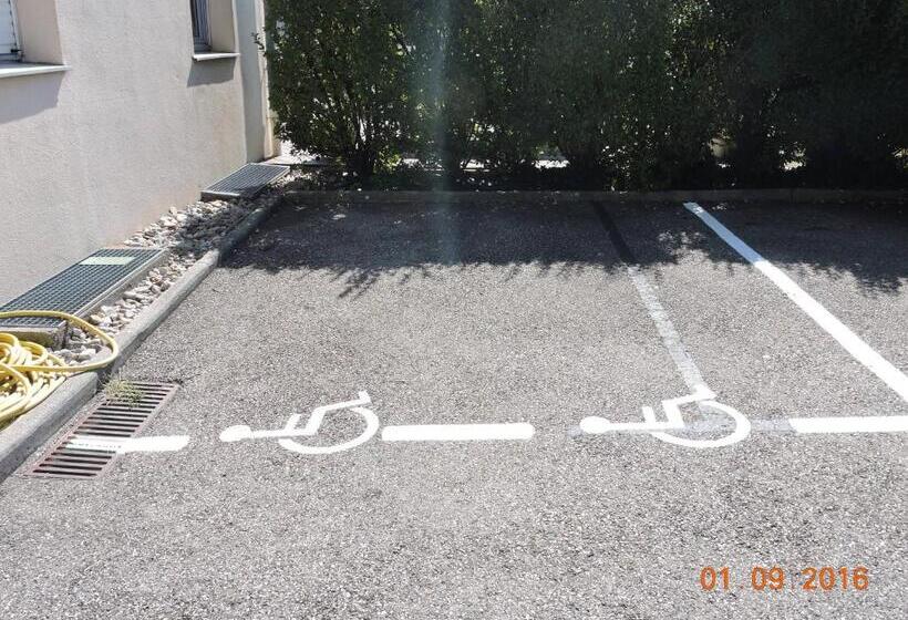 בית מלון כפרי Le Foron