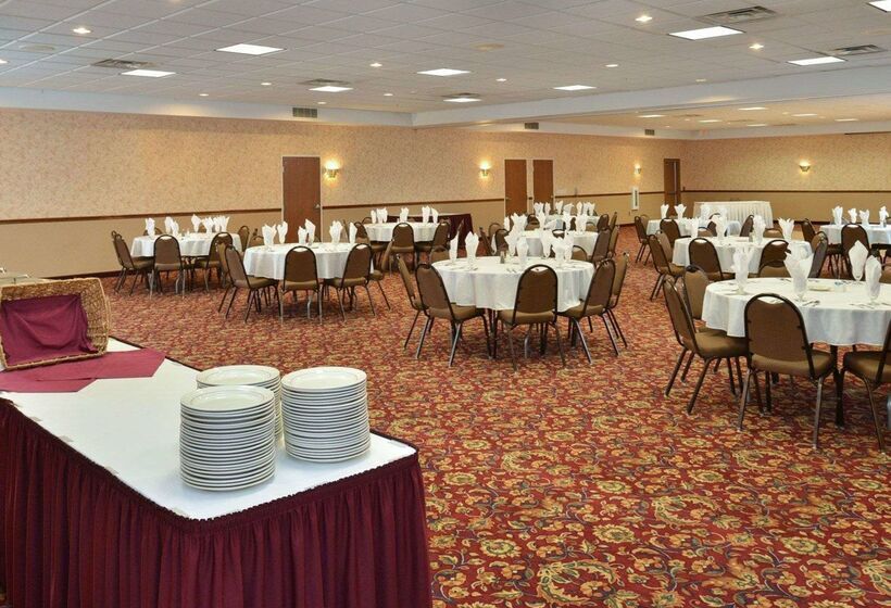 בית מלון כפרי Quality Inn & Suites Fort Madison Near Hwy 61