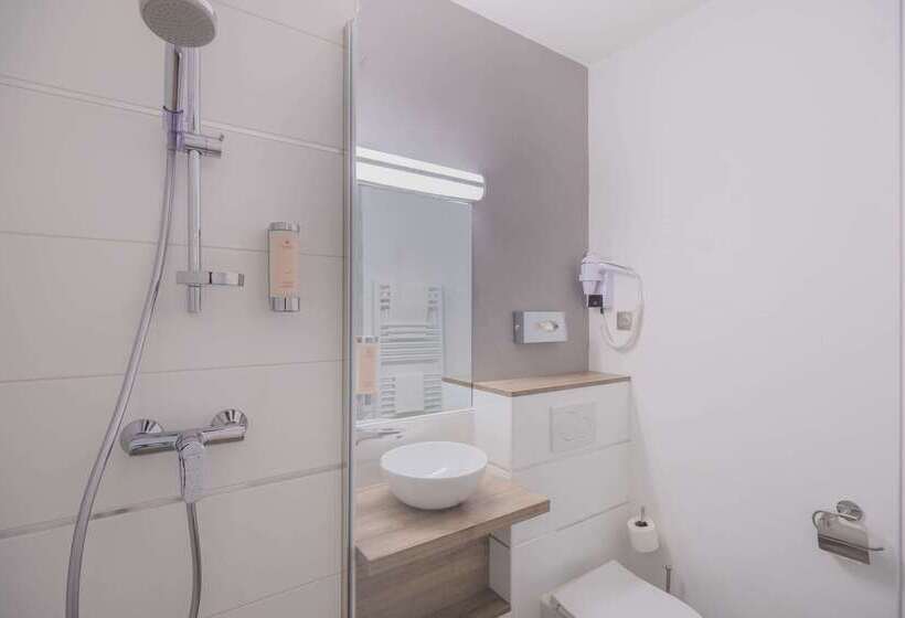 هتل Le Circuit Le Mans