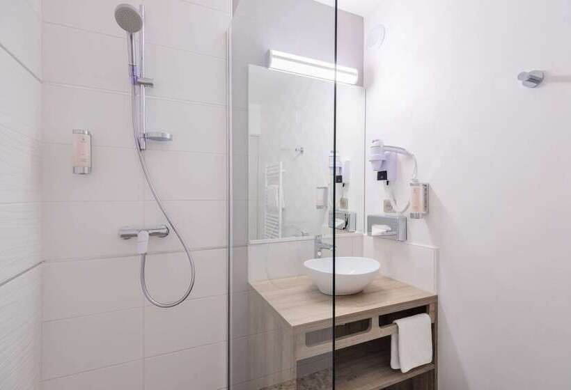 هتل Le Circuit Le Mans