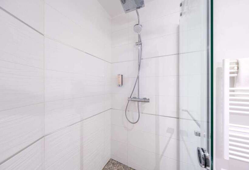 هتل Le Circuit Le Mans