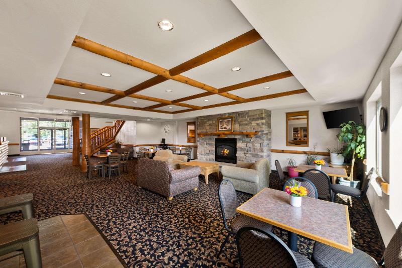 בית מלון כפרי Rodeway Inn & Suites