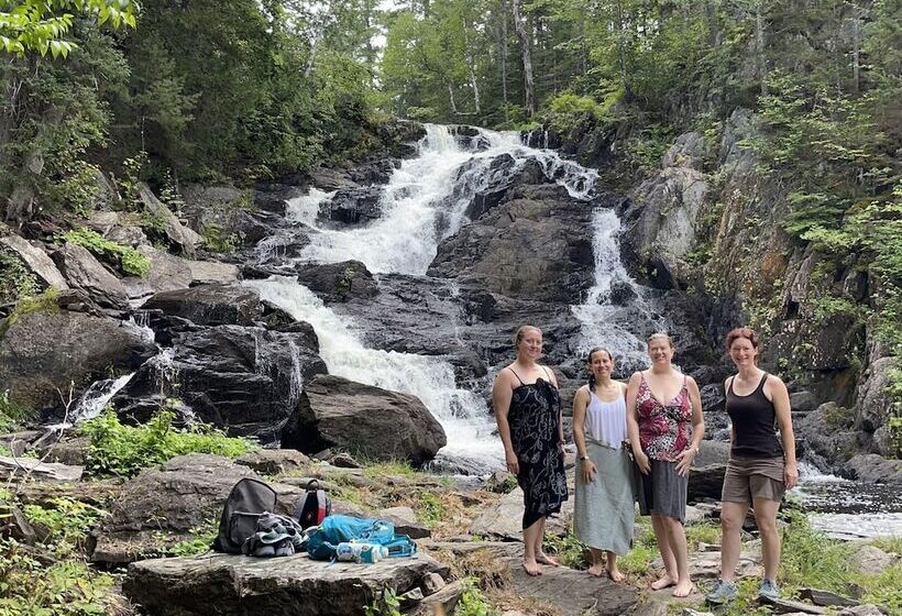 צימר Sewall House Yoga Retreat