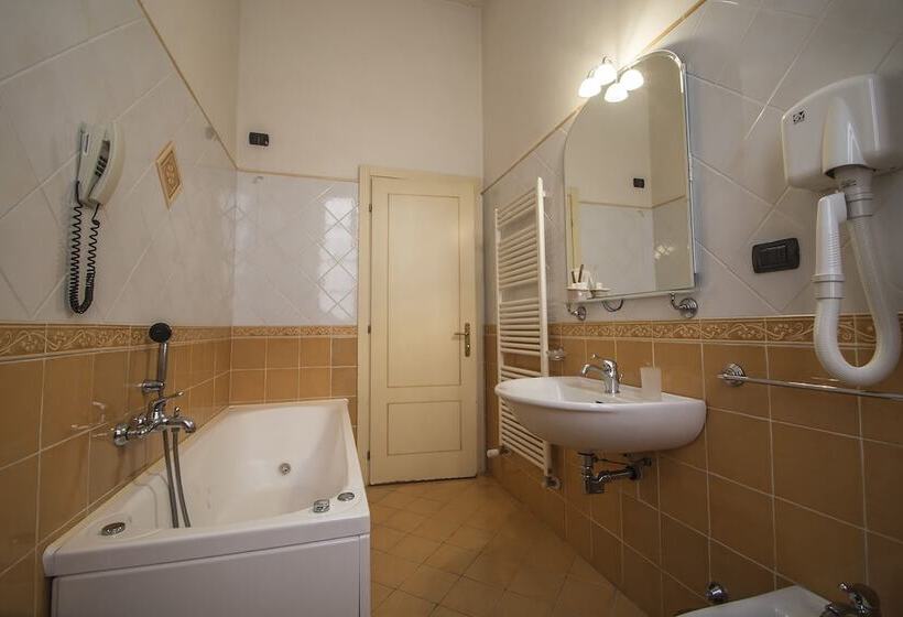 هتل A Palazzo Busdraghi Residenza D'epoca