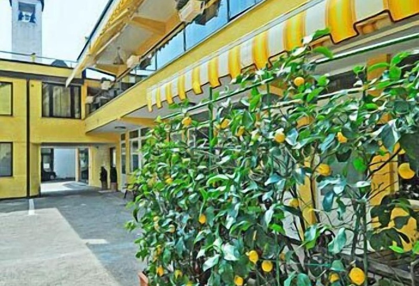 هتل B&b Ai Cipressi