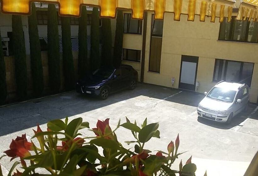 هتل B&b Ai Cipressi
