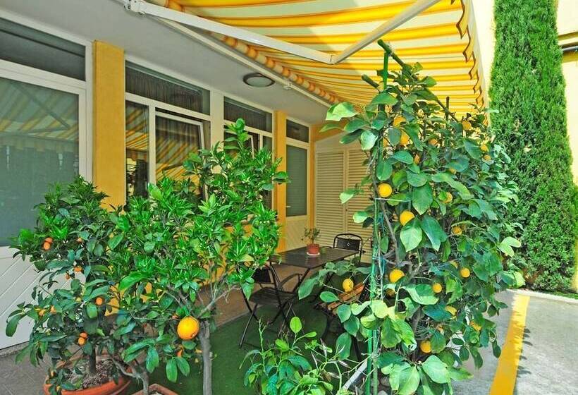 هتل B&b Ai Cipressi