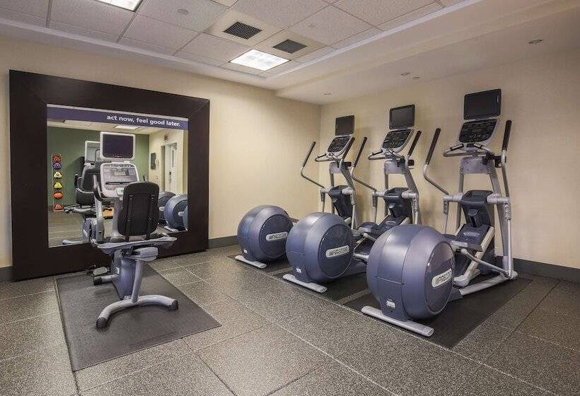 هتل Hampton Inn And Suites Camarillo