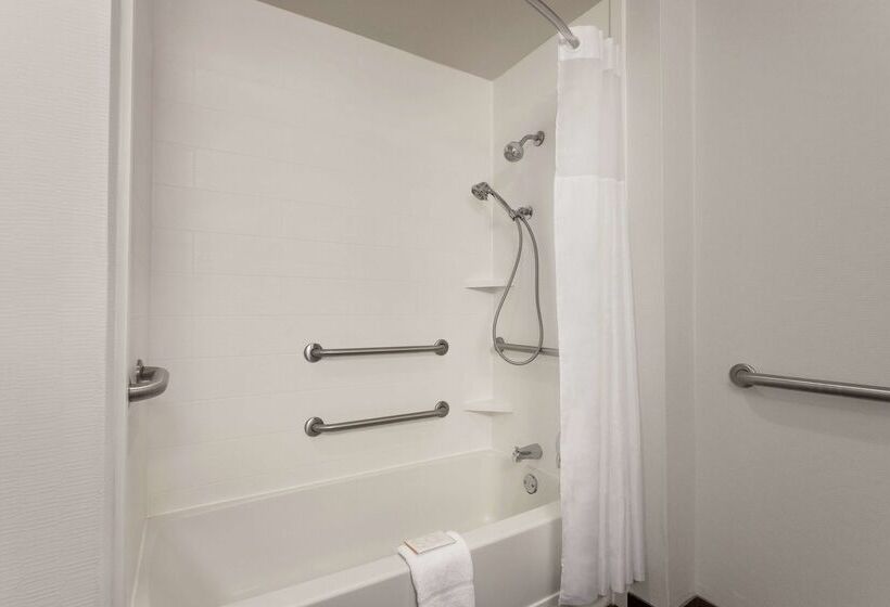 هتل Hampton Inn & Suites Montgomery Eastchase