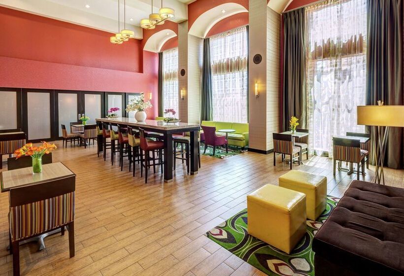 בית מלון כפרי Hampton Inn & Suites Palm Desert