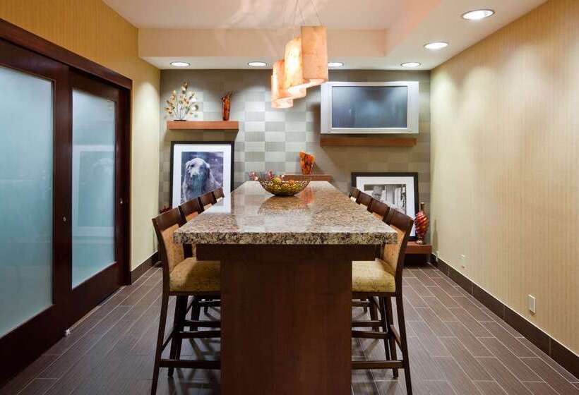 هتل Hampton Inn Cedar Rapids
